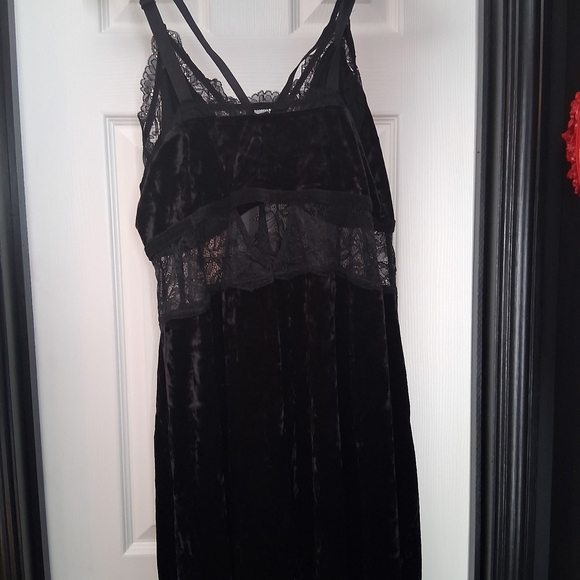 Torrid Black Velvet Lace Chemise - Picture 3 of 5